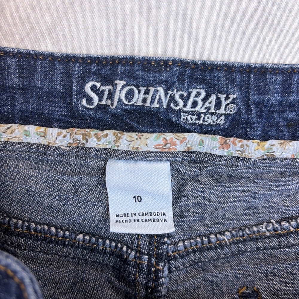 St Johns Bay Womens Denim Shorts Size 10 Dark Wash Stretch Mid Rise Casual Blue - Picture 4 of 9
